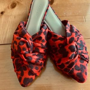 Bamboo brand Red Leopard Flats
